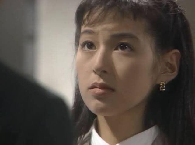 當年鈴木保奈美以清秀外型演繹直腸直肚的赤名莉香，圈粉無數。