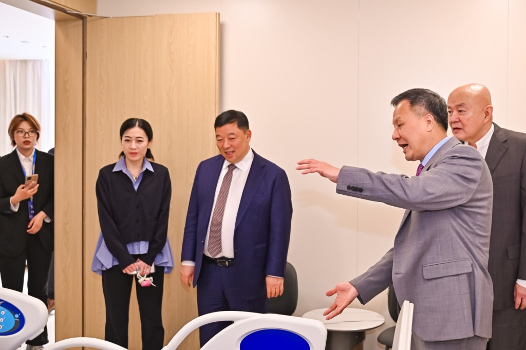 肖海鵬隆指出，將醫院設施最優良的醫學綜合樓用於發展婦女兒童醫療，是積極響應國家政策要求，落實全國兩會精神的重要舉措。