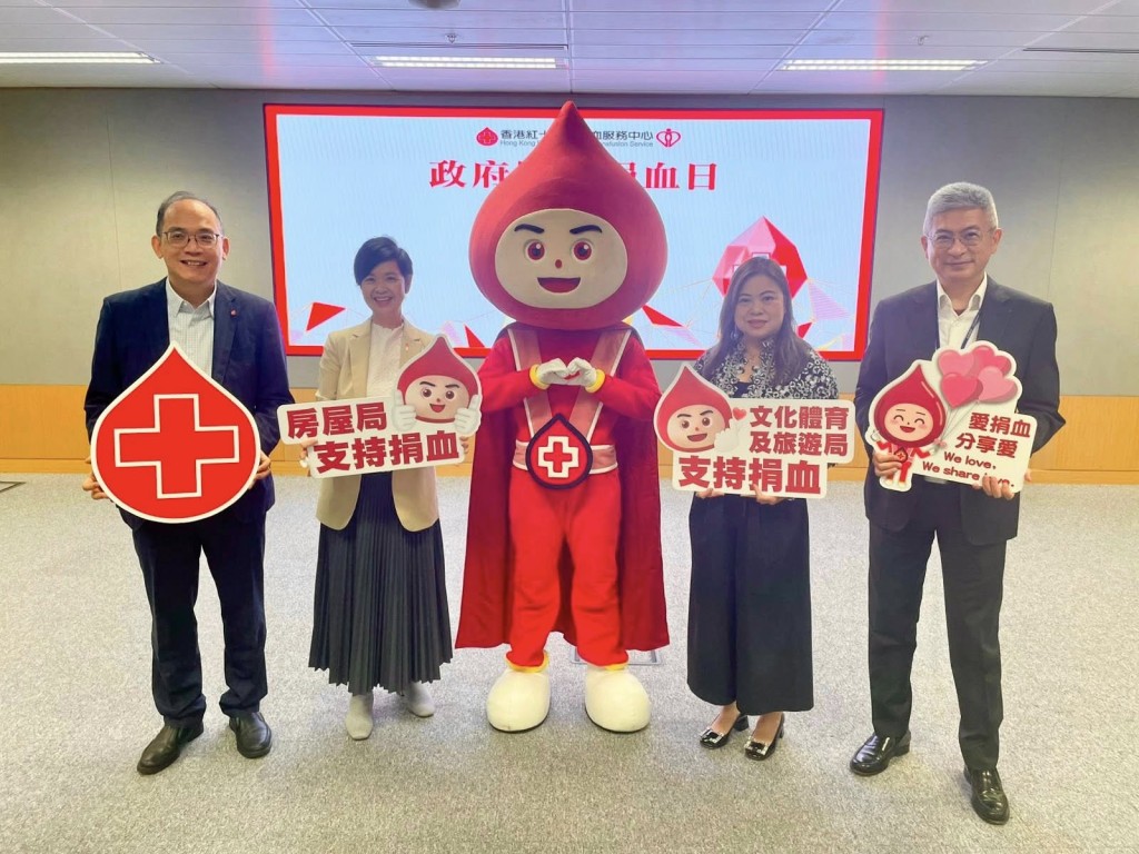 文體旅局局長羅淑佩（右二）與房屋局局長何永賢（左二）共同支持捐血。羅淑佩fb