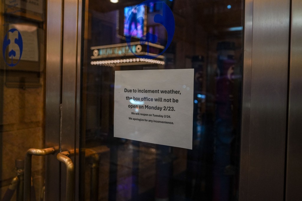 百老匯周日晚取消演出。法新社 百老匯周日晚取消演出。法新社