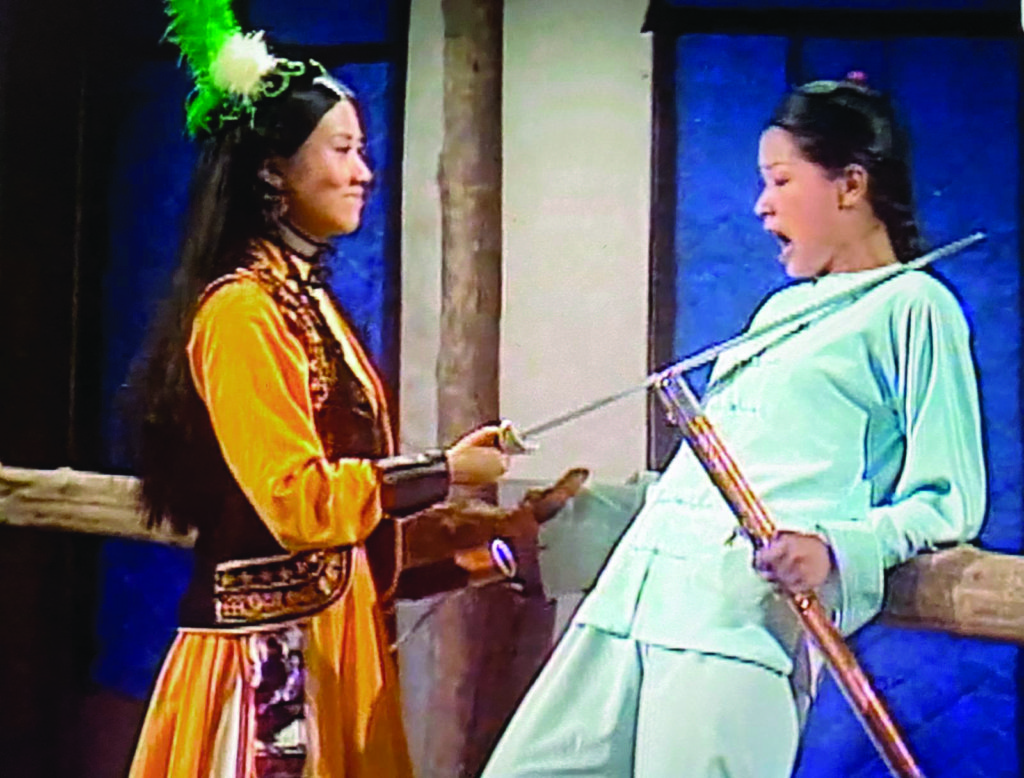 汪明荃和黃淑儀於1976年合作《書劍恩仇錄》，汪明荃曾意外弄傷黃淑儀。