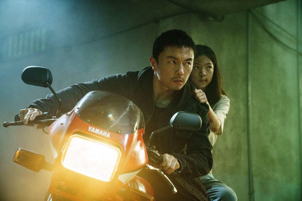 《火遮眼》雲集各地武術高手演員包括謝苗(圖)、林科燈(Joe Taslim)、黎唯(Brian Le)、雅彥·魯伊安(Yayan Ruhian)及岩永丞威(Joey Iwanaga)等。 《火遮眼》雲集各地武術高手演員包括謝苗(圖)、林科燈(Joe Taslim)、黎唯(Brian Le)、雅彥·魯伊安(Yayan Ruhian)及岩永丞威(Joey Iwanaga)等。