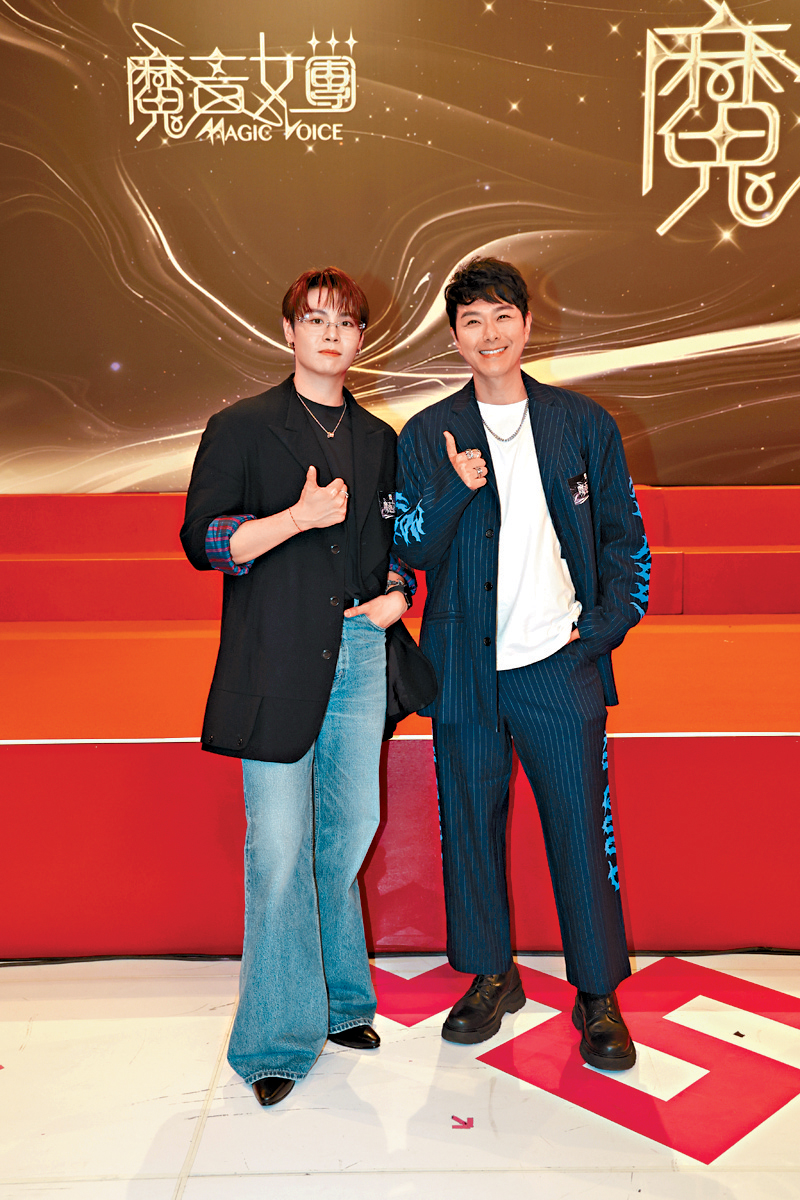 冼靖峰（左）間接否認被公司雪藏。