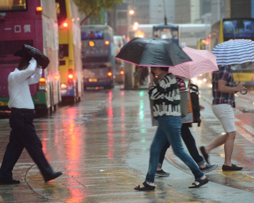 天文台下午5時取消黃色暴雨警告信號。蘇正謙攝