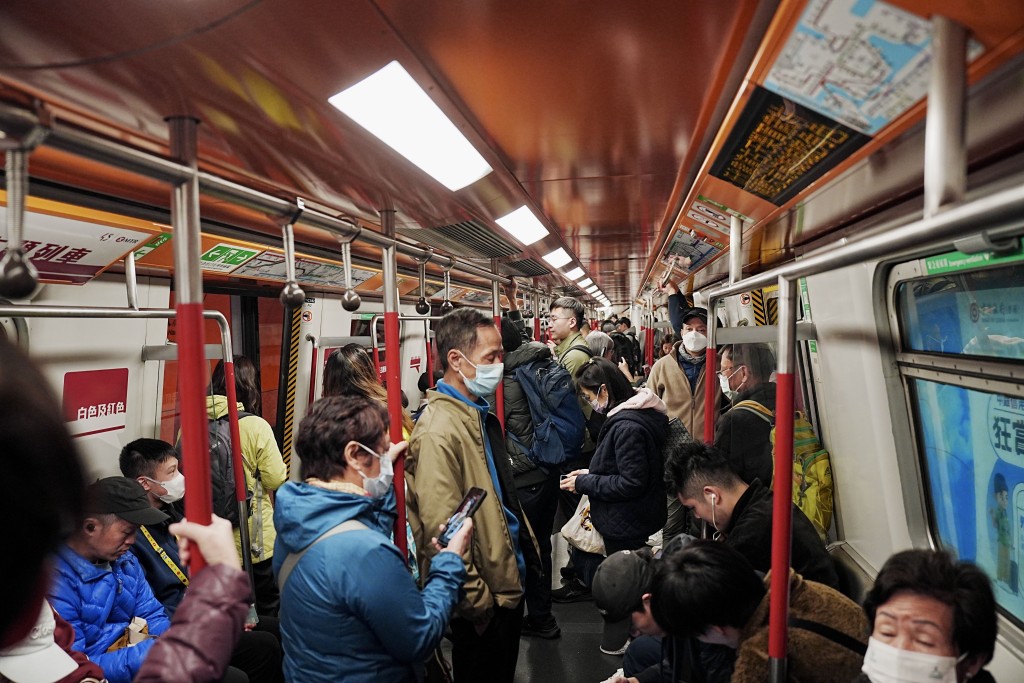 港鐵將密切監察車務情況,按需要調整列車服務及人手安排。資料圖片 港鐵將密切監察車務情況,按需要調整列車服務及人手安排。資料圖片