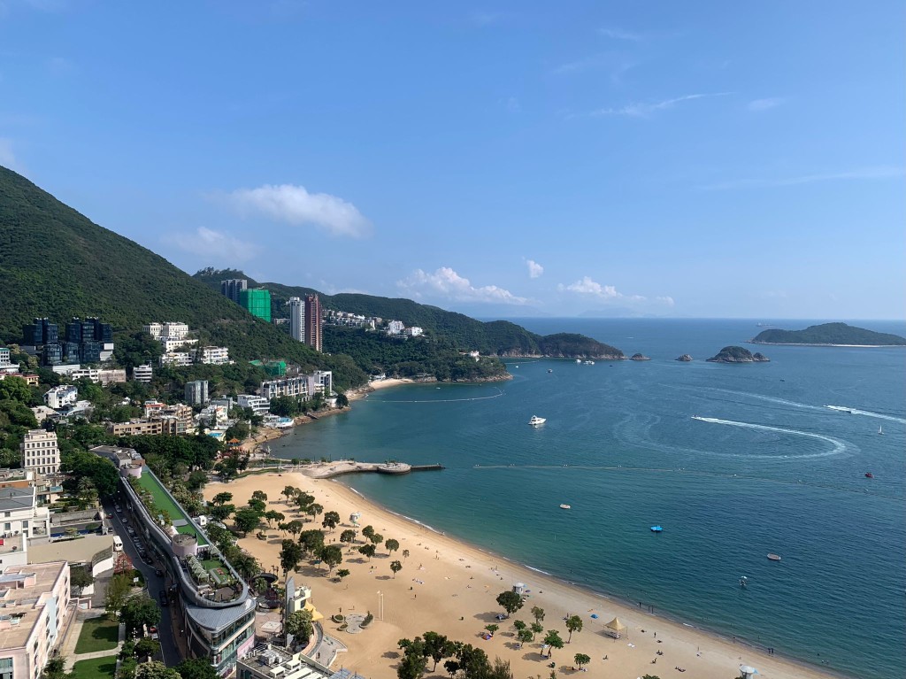 就是眼前的淺水灣全景，令人一見難忘。