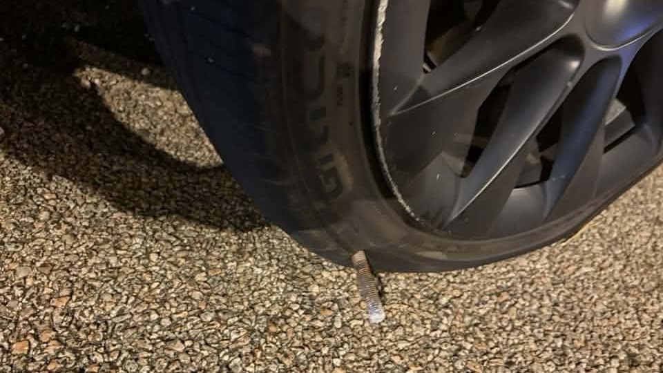 吐露港公路疑現金屬異物 多車輪胎遭刺穿