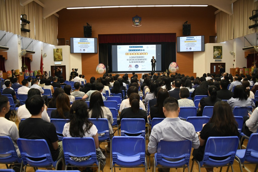 叶兆辉关注开学后，学生的精神健康状况。（资料图片）