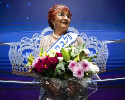 86歲老婦施泰因費爾德「艷壓群芳」。AP圖片