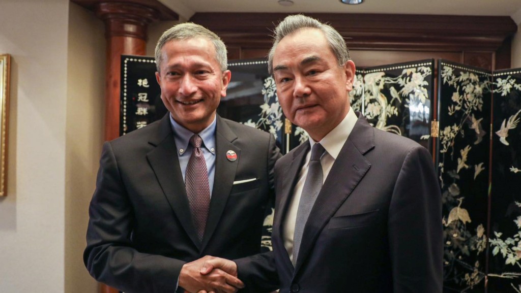 王毅和維文在印尼雅加達會面。維文fb
