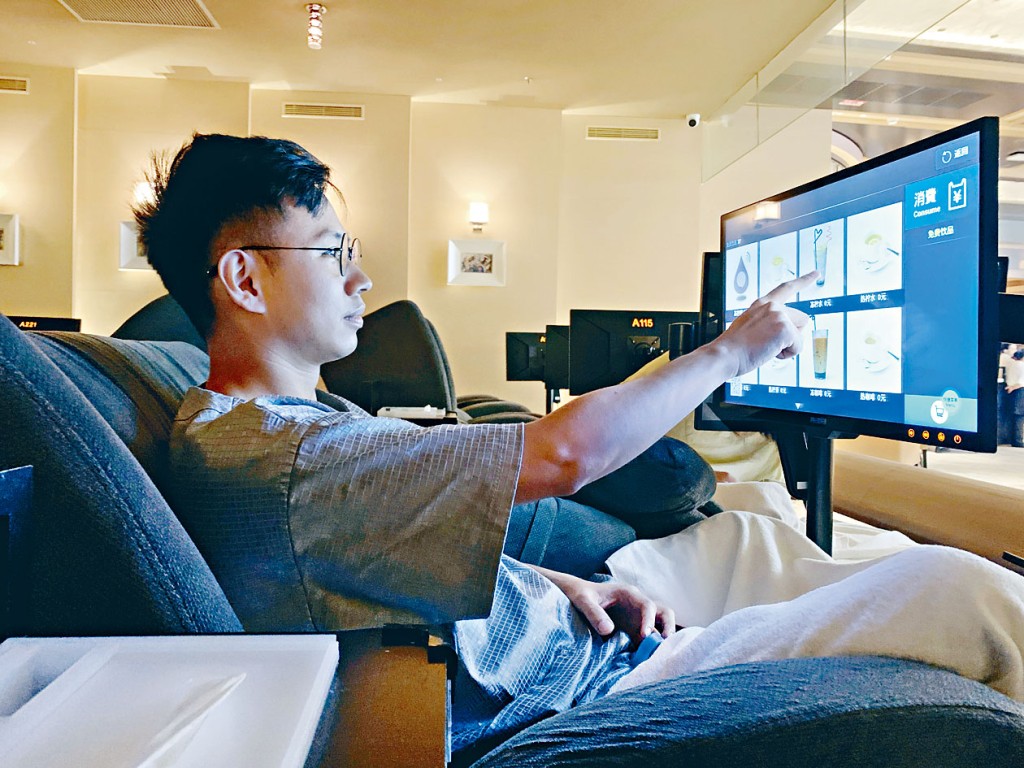 深圳的商場推出各類休閒娛樂服務。