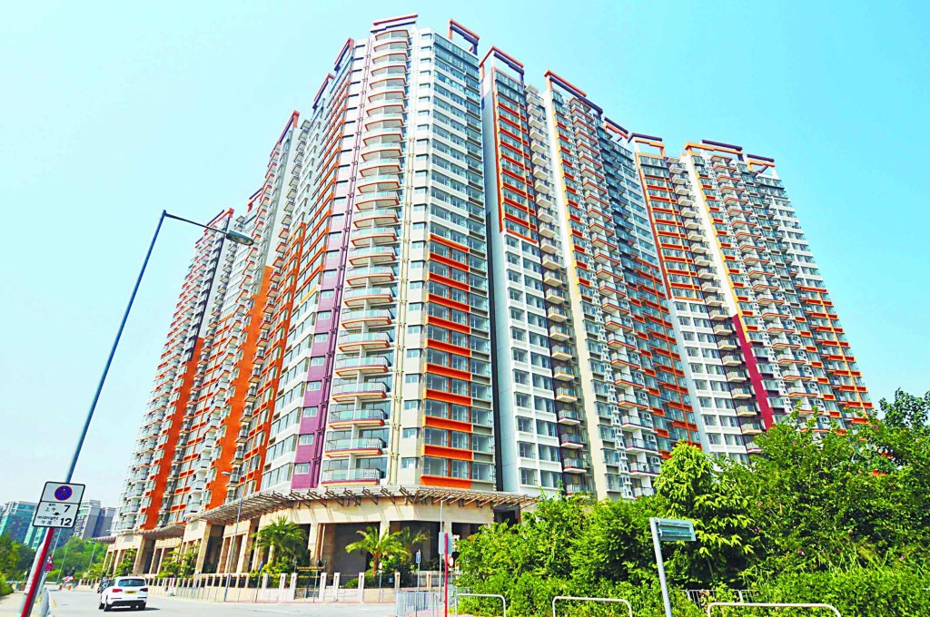 翹翠峰三房745萬沽。