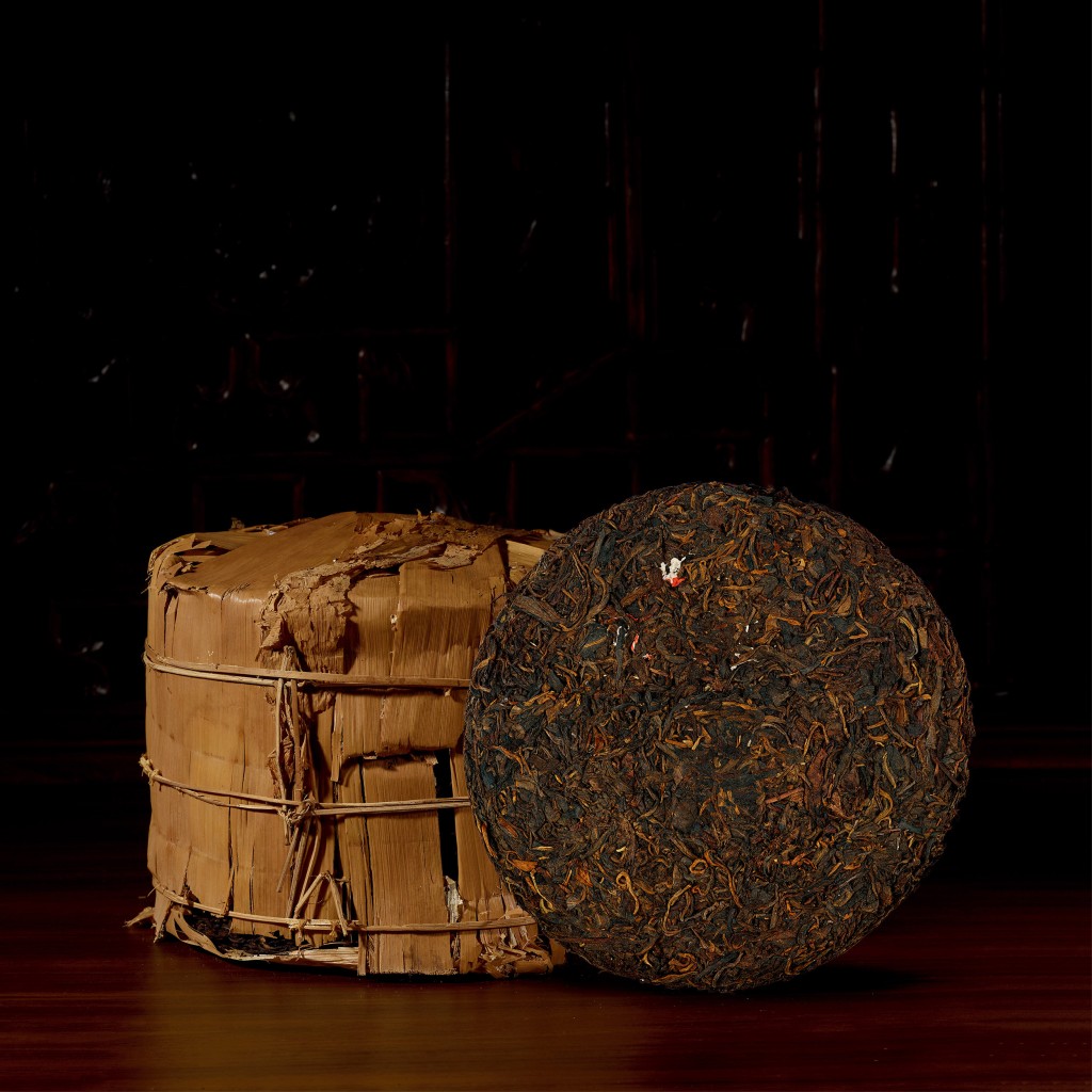 1950年代,原筒無紙紅印,原筒七片,成交價HK$2,243,000。 1950年代,原筒無紙紅印,原筒七片,成交價HK$2,243,000。