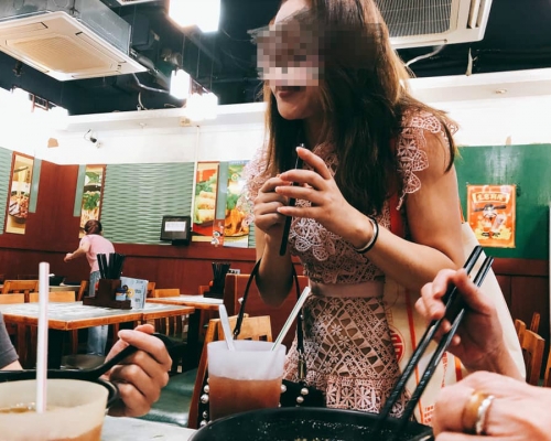 內地遊客食米線無港鈔得手機支付。Yankit Ko圖片