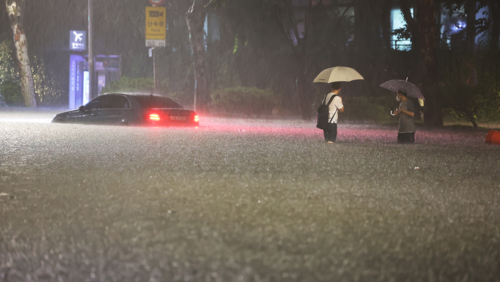 南韩首都圈未来两三天持续有暴雨。AP图