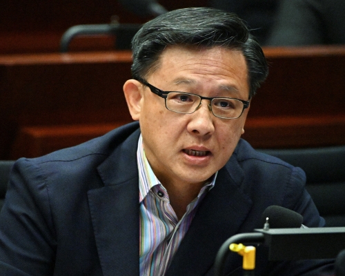 何君堯前日便發起聯署行動，要求政府推動強制全民檢測、禁足令和健康碼。