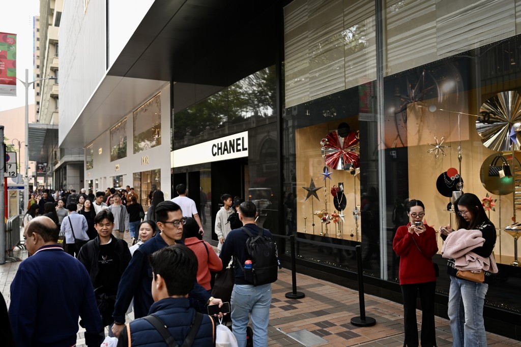 羅淑佩預計與入境旅遊相關的總消費額達2381億元。 羅淑佩預計與入境旅遊相關的總消費額達2381億元。