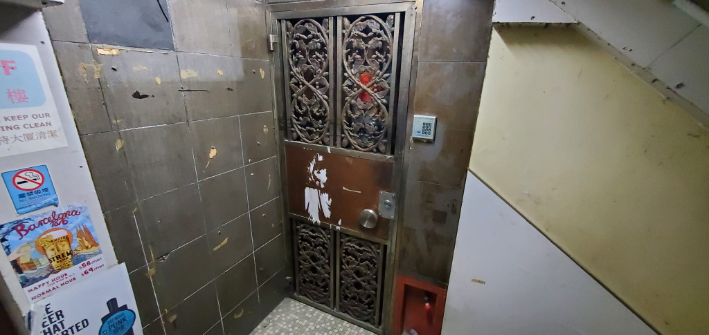 警方上周五於尖沙咀一唐樓搗破一個賣淫場所。資料圖片