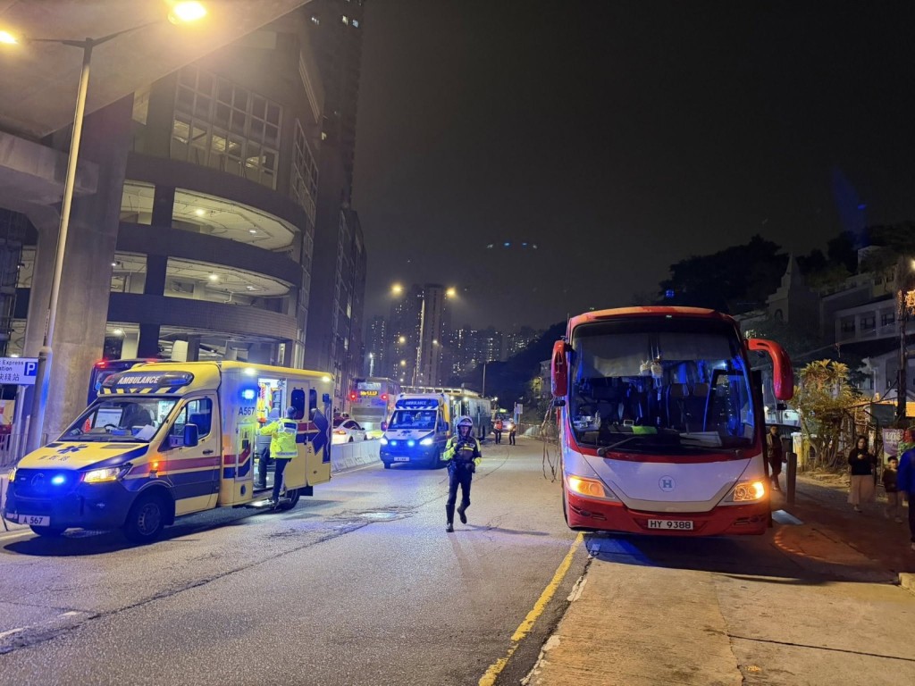 車禍中至少有4人受傷。