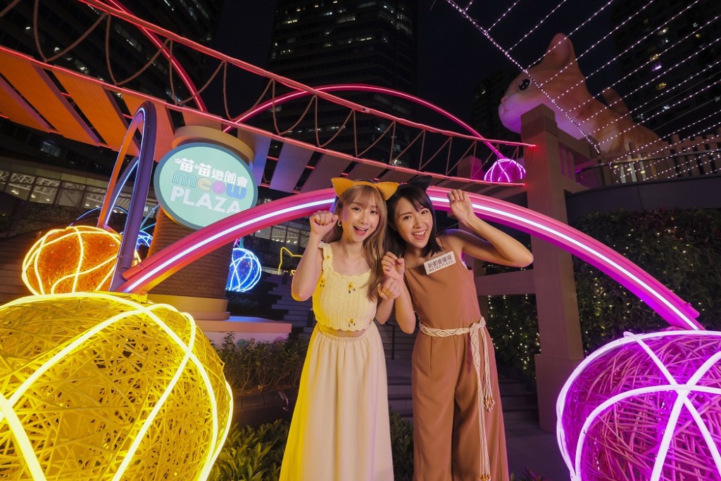 每晚6点至10点的「梦幻彩光骚」。 每晚6点至10点的「梦幻彩光骚」。