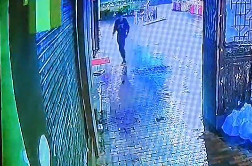 在馬路中心休息大約7分鐘後返上樓。 在馬路中心休息大約7分鐘後返上樓。