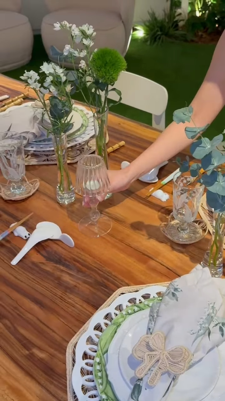林恬兒向來極具儀式感,親力親為打點。 林恬兒向來極具儀式感,親力親為打點。