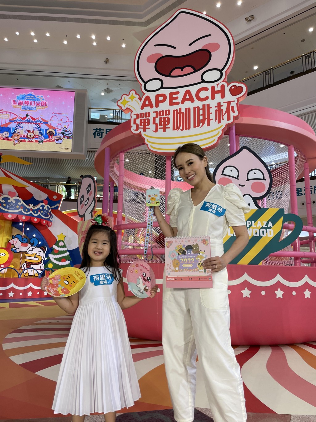 楊洛婷囡囡好識擺pose。