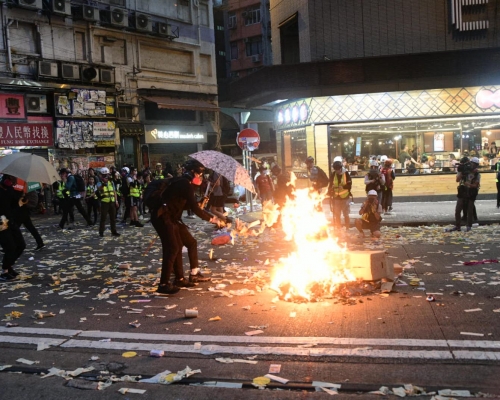 警方指市面非常危險。