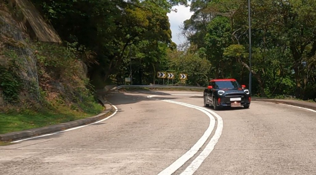MINI JCW Aceman E (J05)操控動態及駕駛質感，比市場上絕大部份SUV電動車都要優秀。