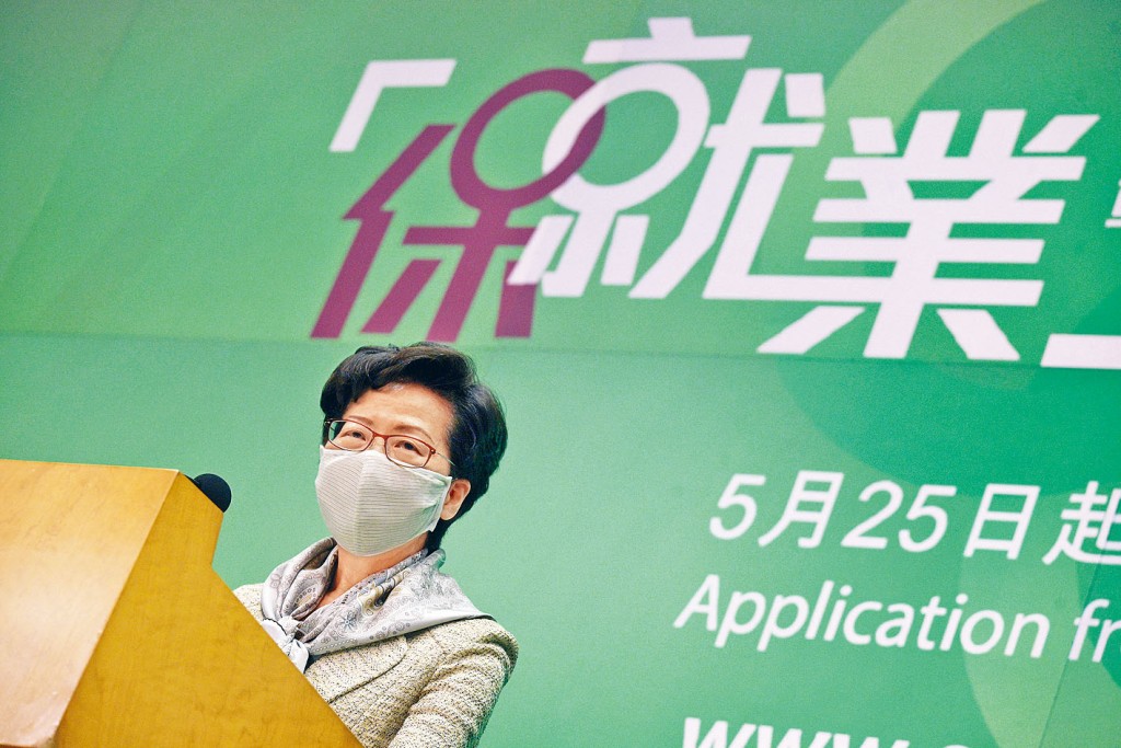 林鄭月娥指考題不當,事件是「專業失誤」,並表明不排除行使行政長官權力。