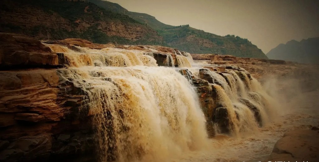 数年前拍摄到的黄河壶口瀑布。