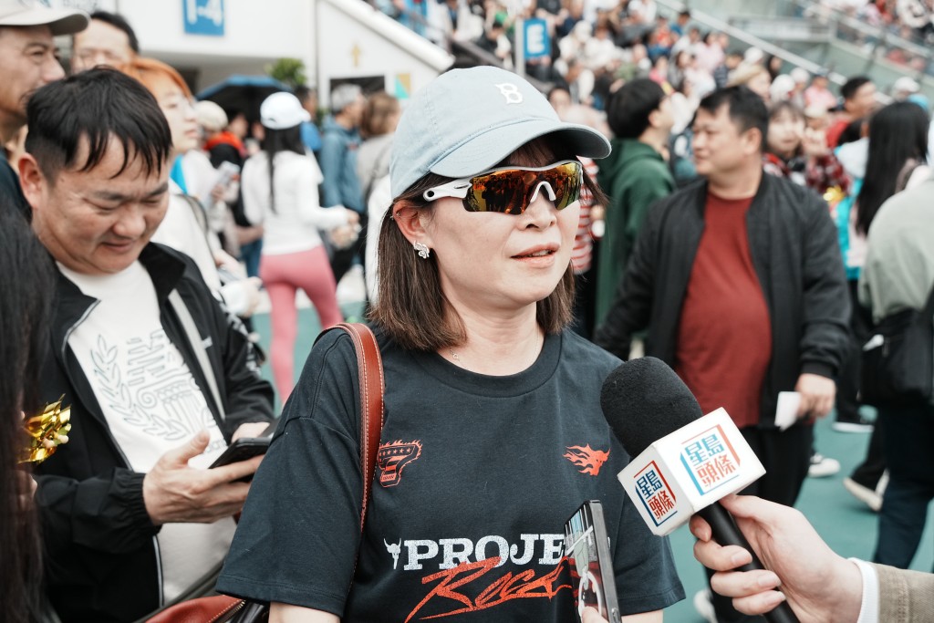 鍾女士第一次在初三當日入場觀「賀歲馬」。
