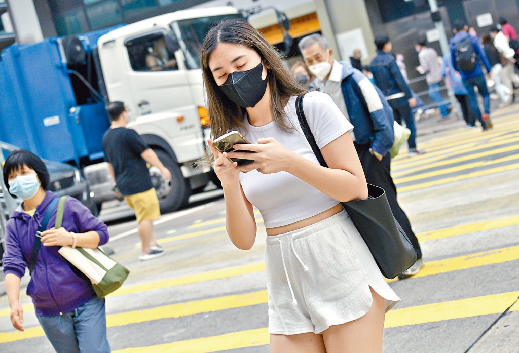 手机通讯软件WhatsApp爆出安全漏洞，其中近二百九十四万个香港用户亦受影响。