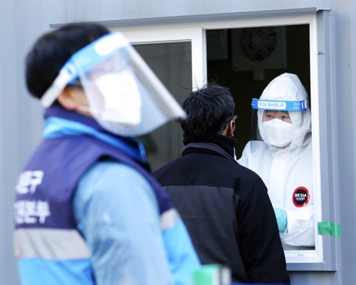 南韓新增404宗新冠肺炎確診個案，新增17宗死亡個案。AP圖片