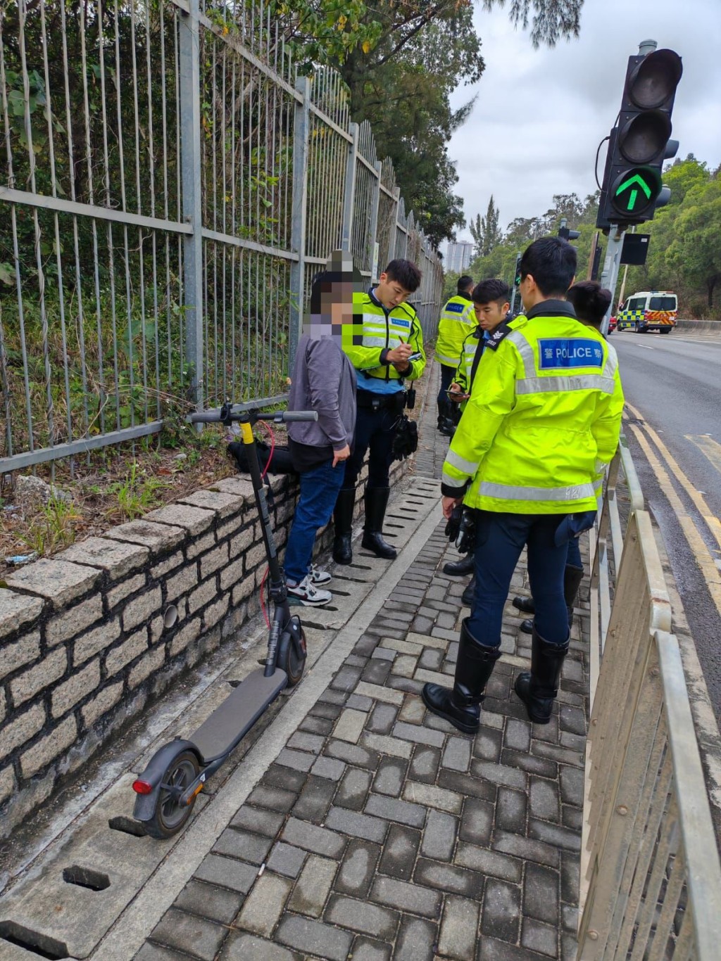 警方東九龍打擊電動可移動工具。警方圖片