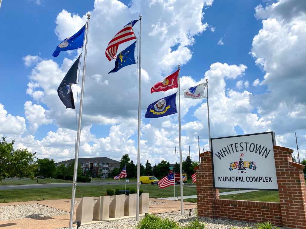 事發於印第安納波利斯附近小鎮懷特斯敦。 whitestown.in.gov 事發於印第安納波利斯附近小鎮懷特斯敦。 whitestown.in.gov