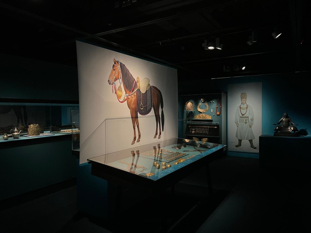 馬是游牧民族生活中的重要部分，同時也反映在藝術中。