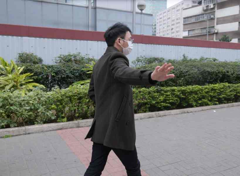 被告詹德彬離開法院。