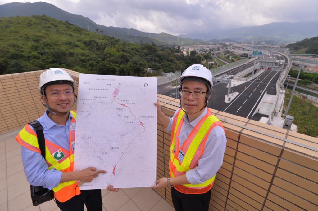 土木工程拓展署安排传媒参观香园围公路。