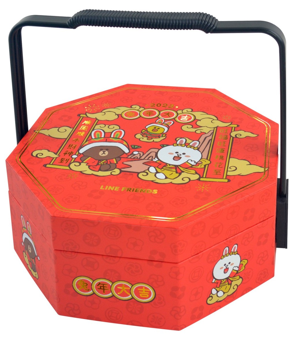 惠康獨家的Line Friends全盒設計的中式餅禮盒 /原價$80、優惠價$58，包括原味蛋卷 、蝴蝶酥及千層酥。