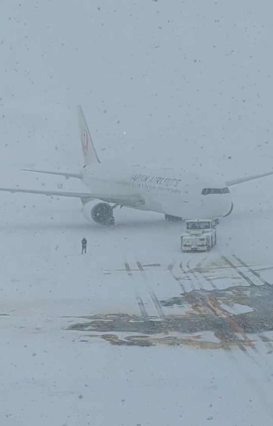 新千岁机场超级大雪。 X