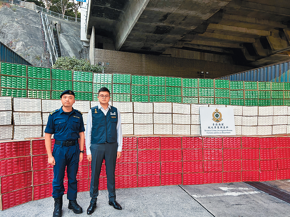 海關人員交代案情。