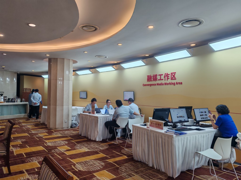 中国人民抗日战争暨世界反法西斯战争胜利80周年纪念活动新闻中心,设在梅地亚新闻中心。杨浚源 中国人民抗日战争暨世界反法西斯战争胜利80周年纪念活动新闻中心,设在梅地亚新闻中心。杨浚源