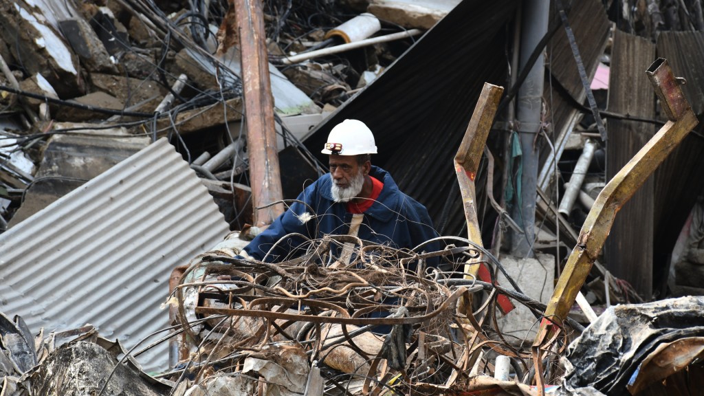 巴基斯坦商场大火烧24小时终扑灭。 美联社