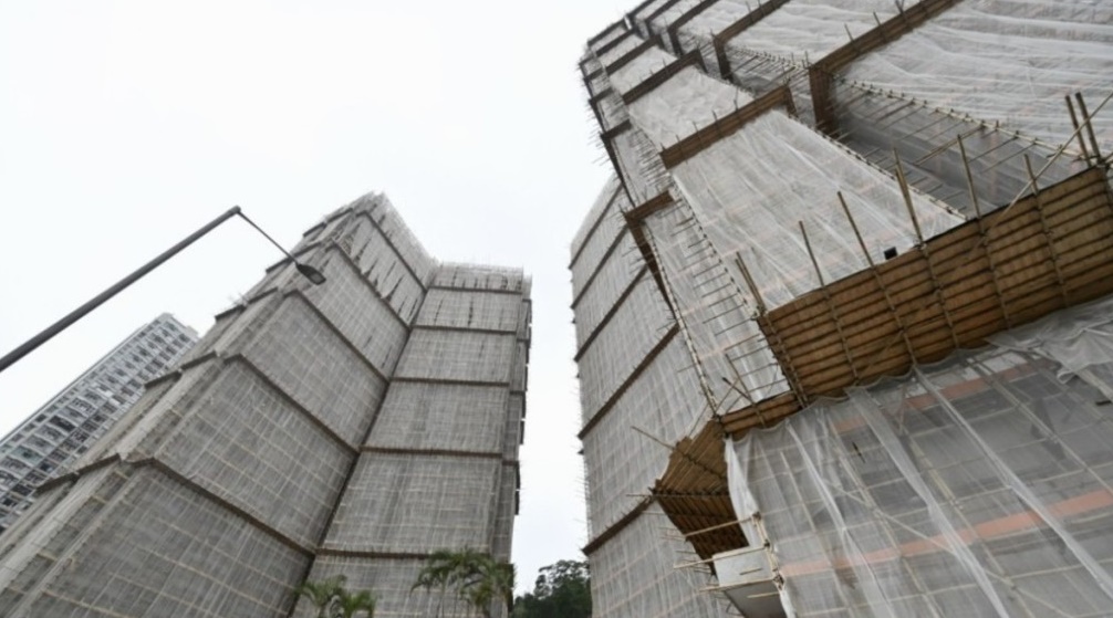 建造業議會去年緊急採購棚網。 建造業議會去年緊急採購棚網。