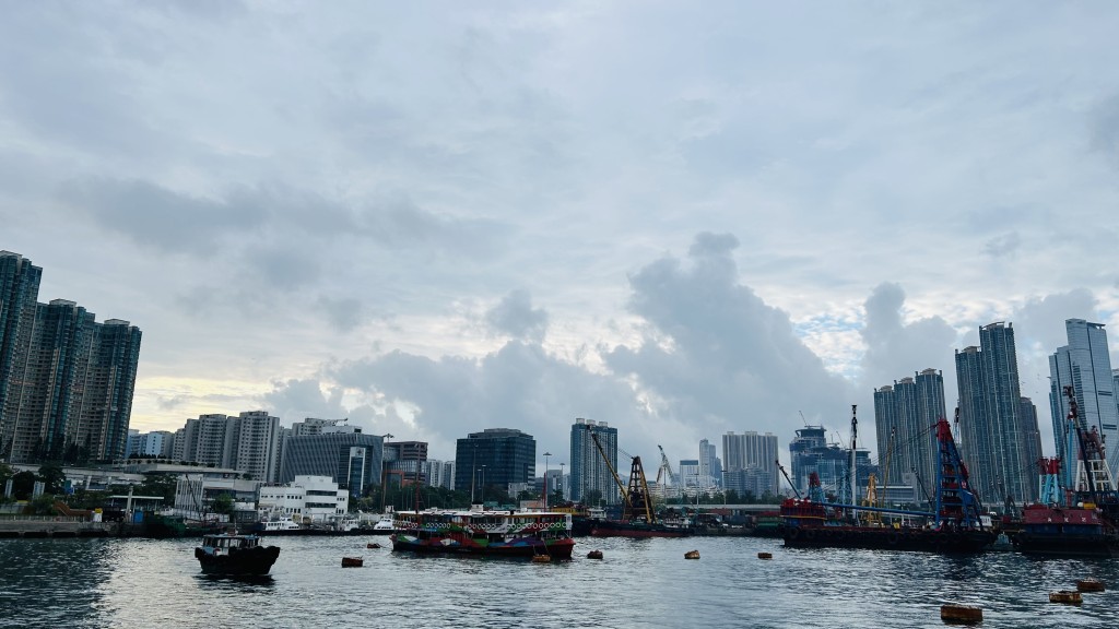 短暫時間有陽光及炎熱。蔡楚輝攝 短暫時間有陽光及炎熱。蔡楚輝攝
