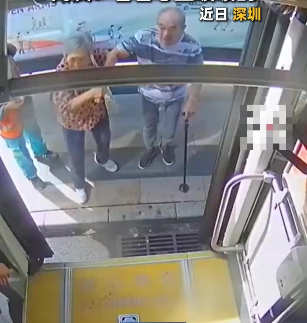 揸拐杖长者举步艰难。