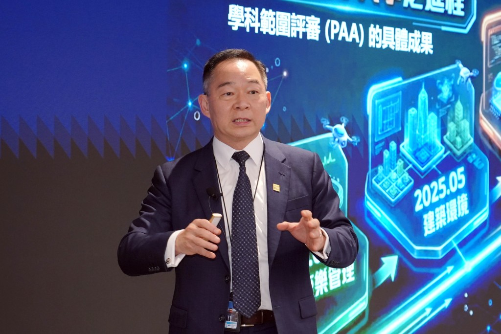 劉建德表示,今年的畢業生就業率與去年相若,直言企業並非不招聘,而是要「請有用的人」。葉偉豪攝 劉建德表示,今年的畢業生就業率與去年相若,直言企業並非不招聘,而是要「請有用的人」。葉偉豪攝