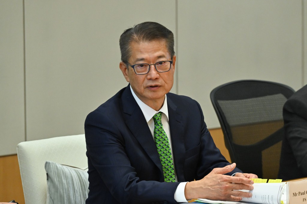 陈茂波任组长“发展及营运模式设计组”下午召开首次会议。政府新闻处