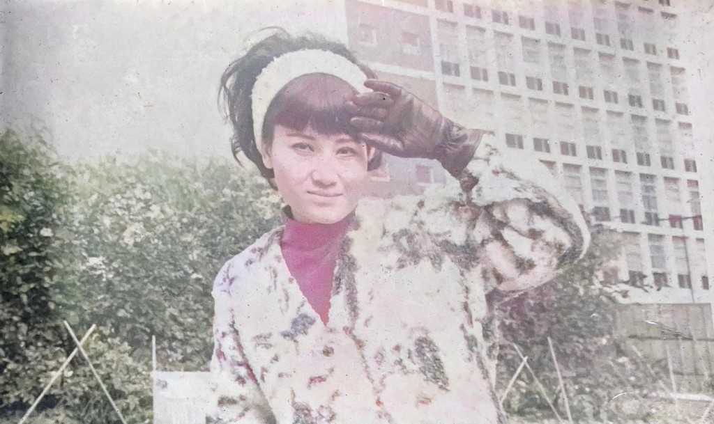 彭秀慧在IG Story贴出多贴母亲的旧照。
